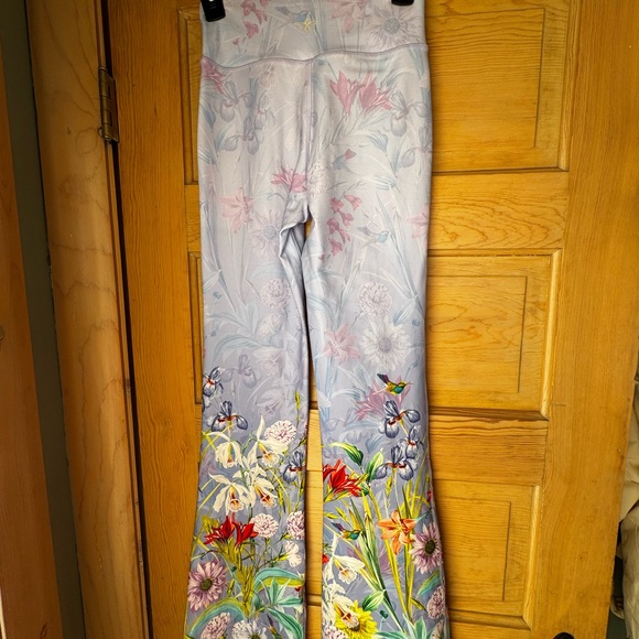 NWT Designer Johnny Was BEE Active Floral Leggings - Picture 4 of 7